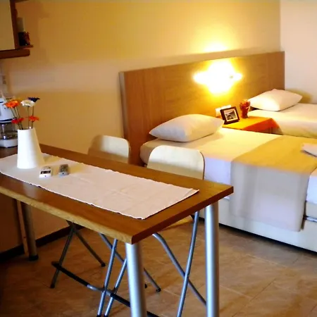 Decauville Apartmán Gerakini